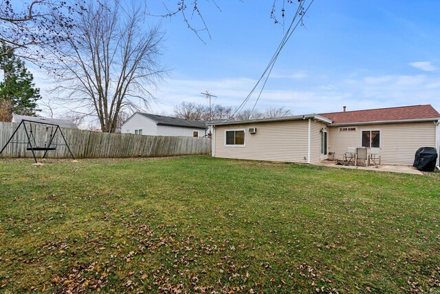 125 Seton Pl, Streamwood, IL 60107 - view of yard with a patio area