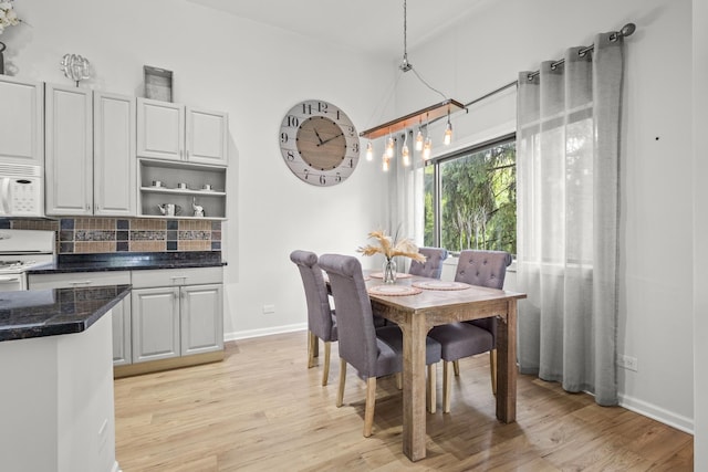 5 Cobblestone Ct Unit C, Palos Hills, IL 60465 - dining space featuring light wood-style floors and baseboards