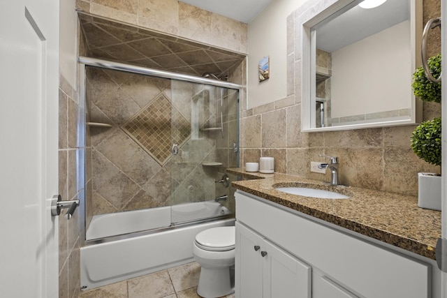 5 Cobblestone Ct Unit C, Palos Hills, IL 60465 - full bathroom with vanity, toilet, bath / shower combo with glass door, and backsplash