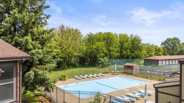 5 Cobblestone Ct Unit C, Palos Hills, IL 60465 - community pool with a patio area and view of wooded area