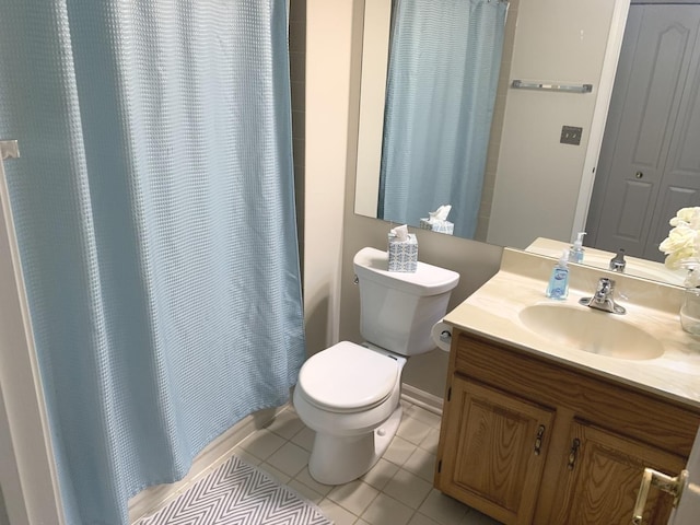 1422 W Orchard Pl Unit B, Arlington Heights, IL 60005 - bathroom featuring vanity, tile patterned flooring, toilet, shower / tub combo with curtain, and baseboards