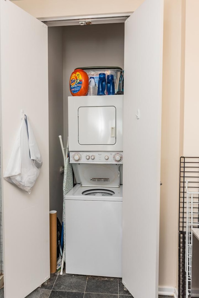 600 N Fairbanks Ct Unit 3306, Chicago, IL 60611 - laundry room featuring stacked washer / drying machine