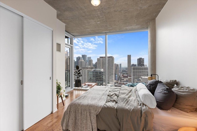 600 N Fairbanks Ct Unit 3306, Chicago, IL 60611 - bedroom featuring expansive windows, light wood-style flooring, and a skyline view