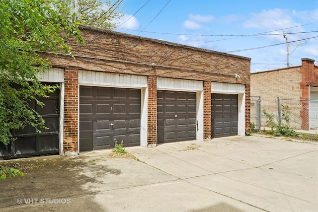 6838 S Clyde Ave, Chicago, IL 60649 - view of garage
