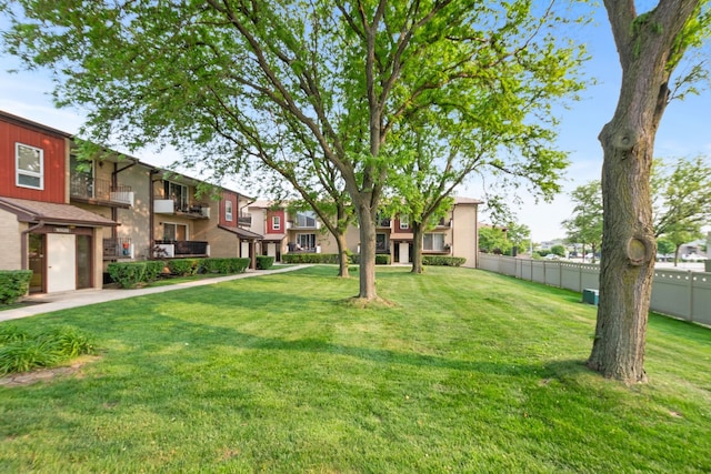 4739 W 105th St Unit 101, Oak Lawn, IL 60453 - view of yard with a residential view