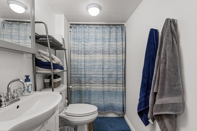 207 N E Ave, Ogden, IL 61859 - bathroom featuring toilet, vanity, and curtained shower