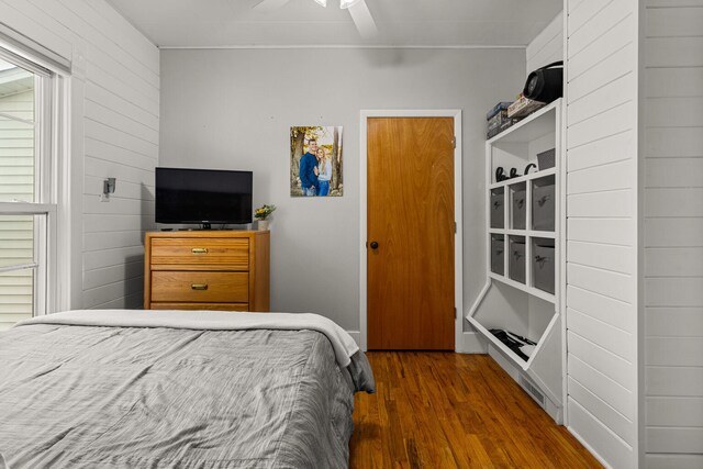 207 N E Ave, Ogden, IL 61859 - bedroom with wood finished floors and a ceiling fan