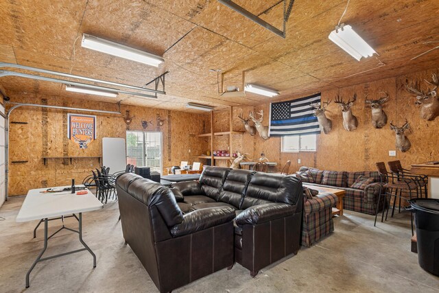 207 N E Ave, Ogden, IL 61859 - cinema with concrete flooring