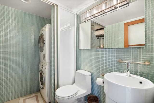 3200 N Lake Shore Dr Unit 2905, Chicago, IL 60657 - full bath featuring tile walls, stacked washing machine and dryer, toilet, a sink, and tile patterned flooring