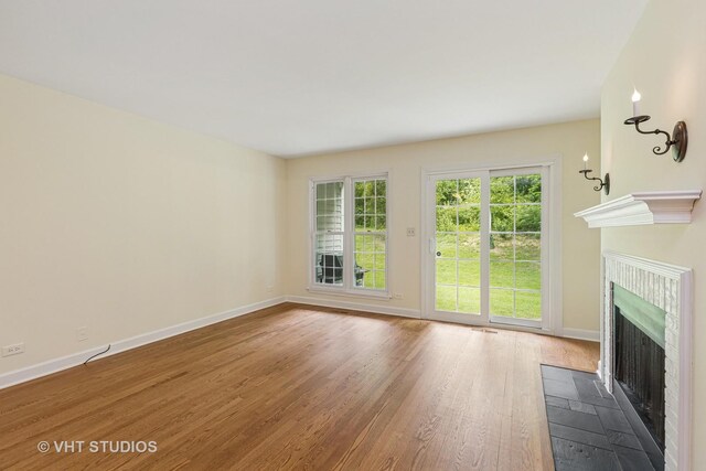 818 Kalamazoo Cir, Vernon Hills, IL 60061 - unfurnished living room featuring a fireplace, wood finished floors, and baseboards