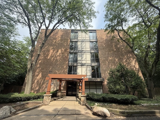 5800 Oakwood Dr Unit 2J, Lisle, IL 60532 - view of building exterior