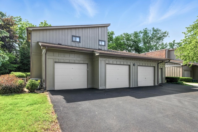 2S404 Emerald Green Dr Unit 44-H, Warrenville, IL 60555 - view of garage