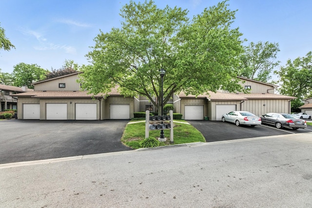 2S404 Emerald Green Dr Unit 44-H, Warrenville, IL 60555 - view of property with community garages