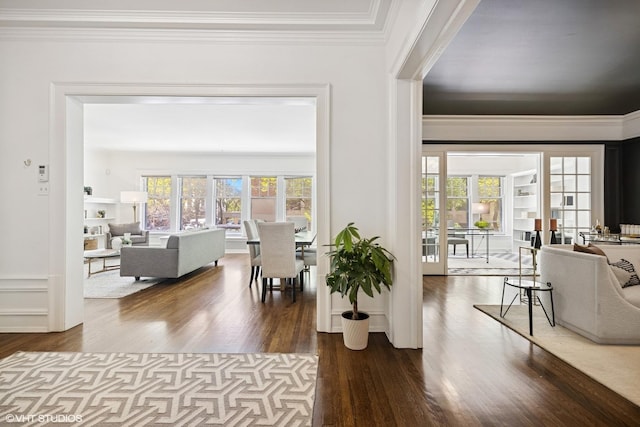 3120 N Sheridan Rd Unit A1, Chicago, IL 60657 - dining area featuring crown molding and wood finished floors