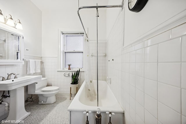3120 N Sheridan Rd Unit A1, Chicago, IL 60657 - full bathroom with tile walls, tile patterned flooring, toilet, wainscoting, and  shower combination