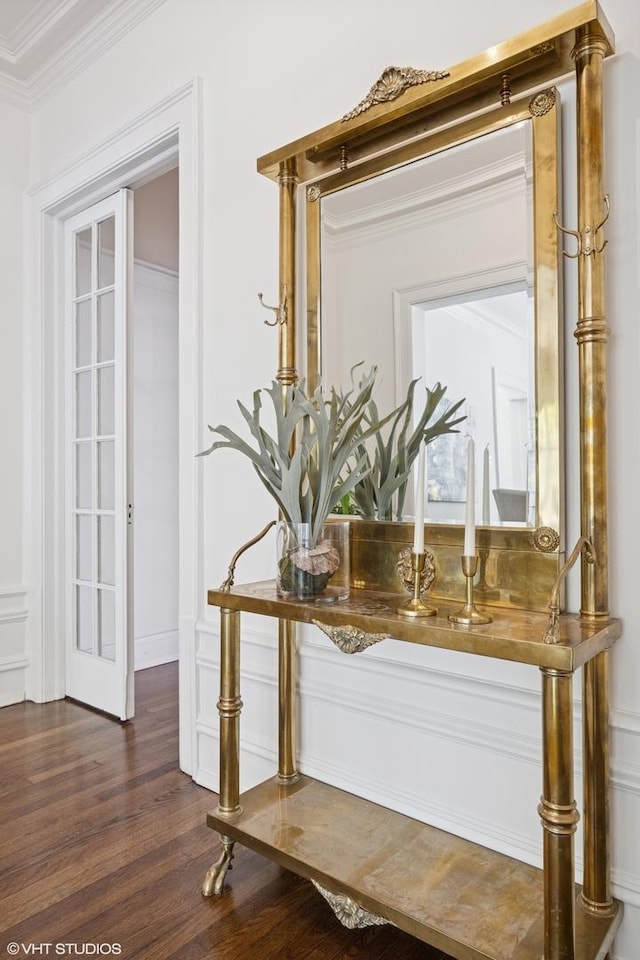 3120 N Sheridan Rd Unit A1, Chicago, IL 60657 - detailed view of wood finished floors and crown molding