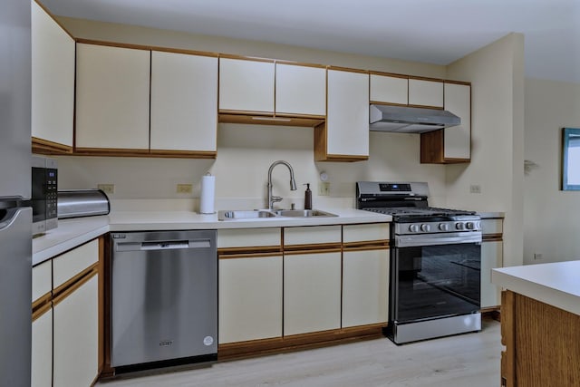 13750 S Bristlecone Dr Unit 408, Plainfield, IL 60544 - kitchen featuring stainless steel appliances, under cabinet range hood, a sink, light wood-type flooring, and light countertops