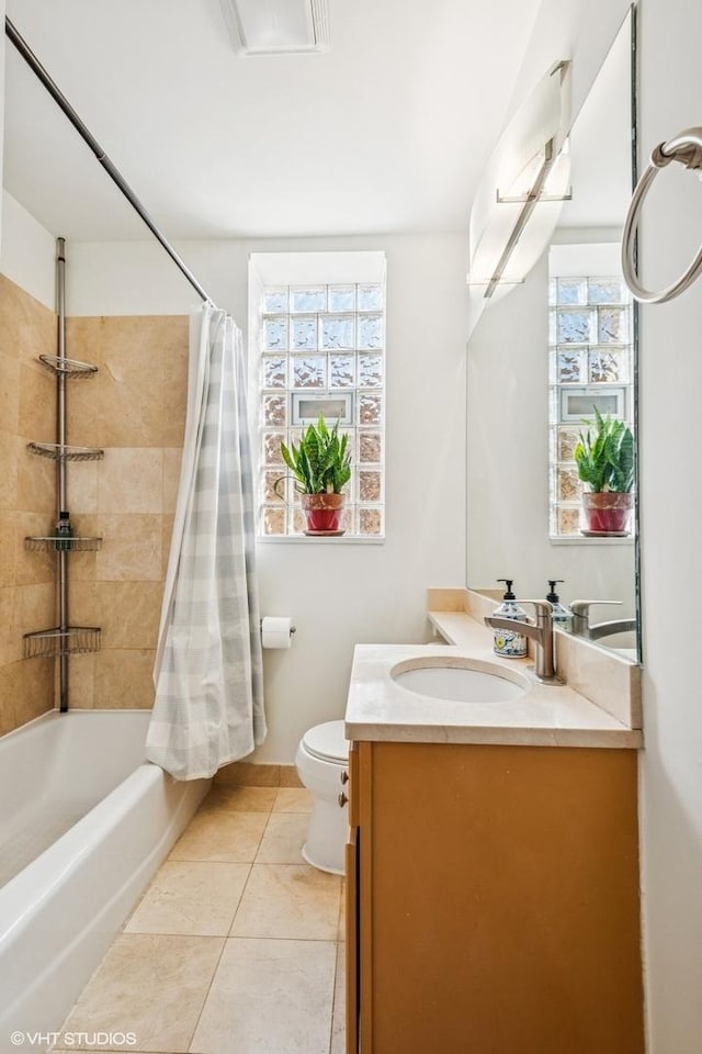 4337 N Troy St Unit 3W, Chicago, IL 60618 - full bath featuring vanity, shower / bathtub combination with curtain, toilet, tile patterned flooring, and baseboards