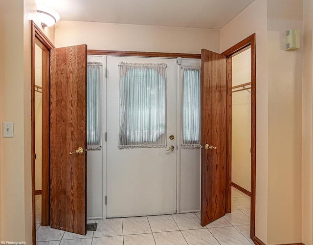 18633 Swan Dr, Mokena, IL 60448 - foyer entrance with tile patterned floors