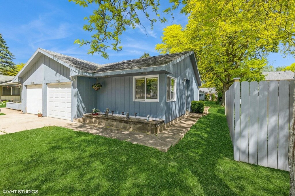 1214 Thomas Dr, Woodstock, IL 60098 - photo 1