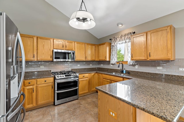 2807 Southwind Dr, New Lenox, IL 60451 - kitchen with appliances with stainless steel finishes, a sink, lofted ceiling, backsplash, and dark stone counters
