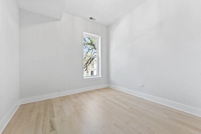 6233 S Woodlawn Ave Unit 2, Chicago, IL 60637 - unfurnished room featuring light wood-style flooring and baseboards