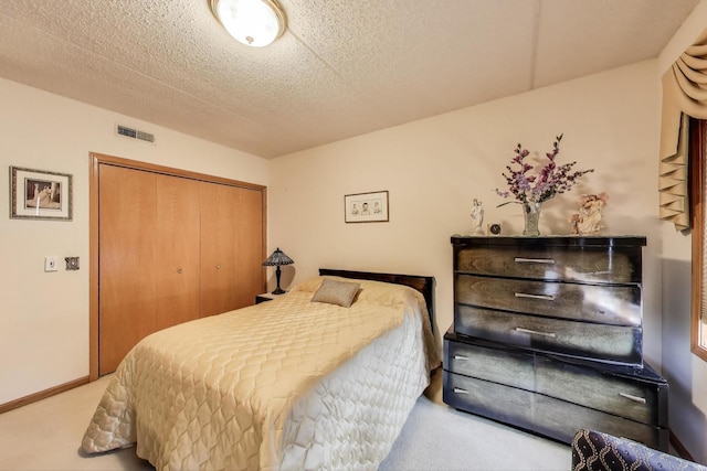 5555 N Cumberland Ave Unit 309, Chicago, IL 60656 - carpeted bedroom featuring a closet and a textured ceiling
