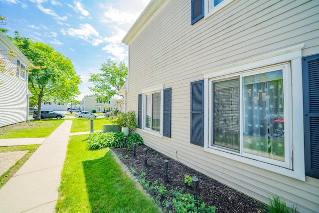 1352 Quaker Ln Unit 154C, Prospect Heights, IL 60070 - view of side of property featuring a yard