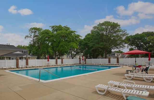 1352 Quaker Ln Unit 154C, Prospect Heights, IL 60070 - community pool with a patio