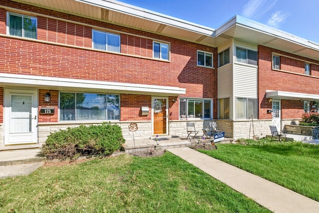 173 Village Ct, Des Plaines, IL 60016 - townhome / multi-family property featuring a front yard and brick siding