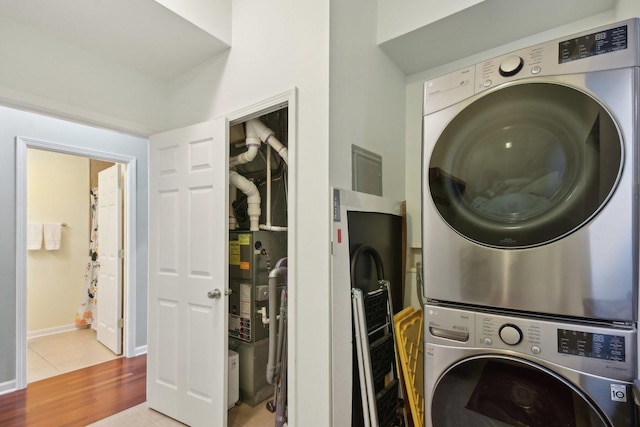 1830 W 18th St, Chicago, IL 60608 - laundry room featuring estacked washer and dryer, light wood-style flooring, and baseboards