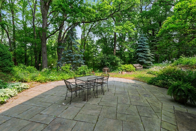 38W250 Burr Road Ln, Saint Charles, IL 60175 - view of patio with outdoor dining area