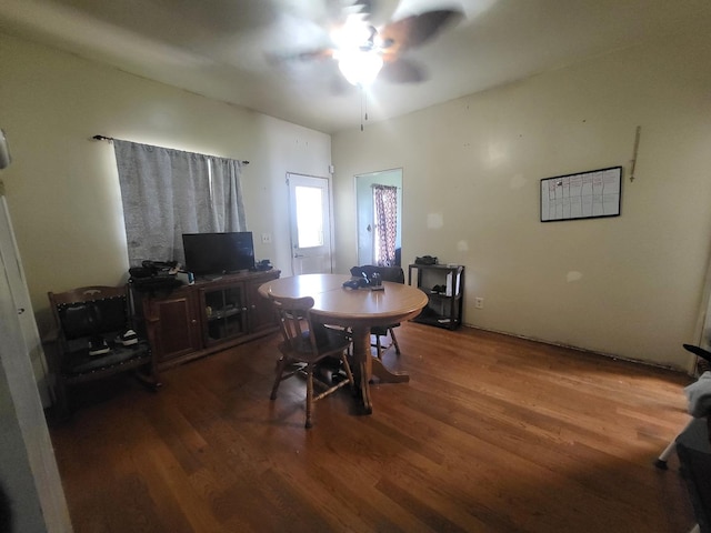 1006 N Park St, Streator, IL 61364 - dining area with wood finished floors and a ceiling fan
