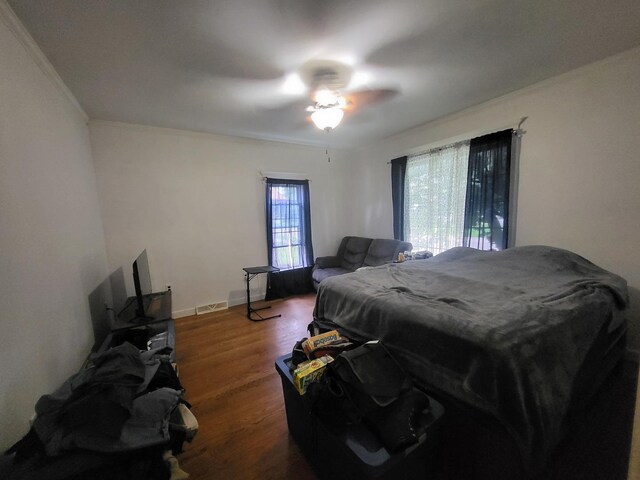 1006 N Park St, Streator, IL 61364 - bedroom featuring wood finished floors and ceiling fan