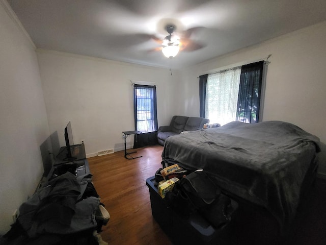 1006 N Park St, Streator, IL 61364 - bedroom featuring wood finished floors, ornamental molding, and a ceiling fan