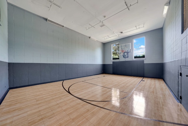 208 Spring Ct, Bloomingdale, IL 60108 - view of sport court with community basketball court