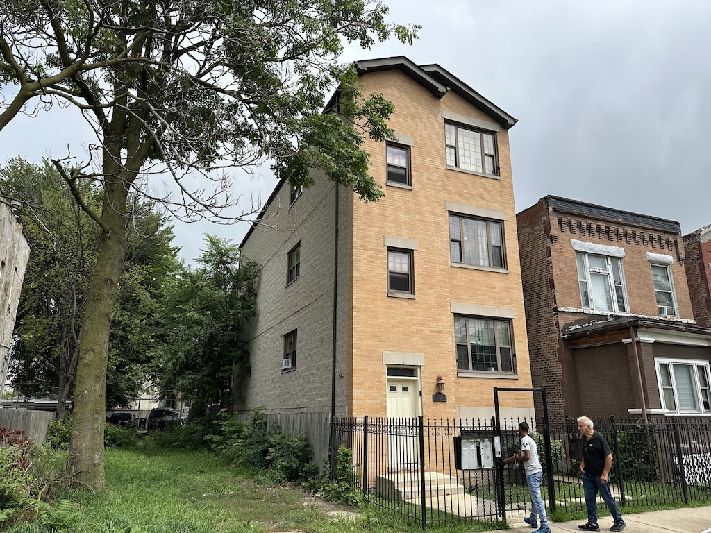 4316 W Gladys Ave, Chicago, IL 60624 - view of building exterior featuring a fenced front yard