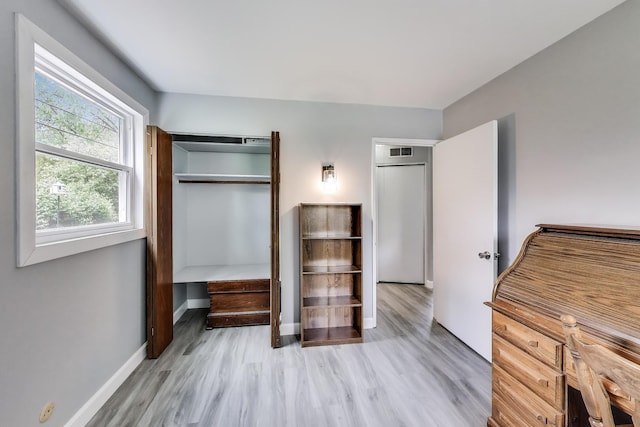 3205 Meadow Dr, Rolling Meadows, IL 60008 - bedroom featuring light wood-style floors and baseboards