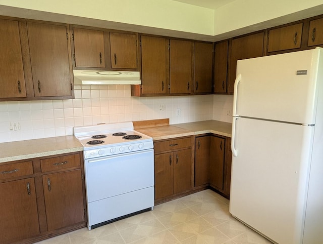 2136 W Fairview Rd, Freeport, IL 61032 - kitchen featuring white appliances, under cabinet range hood, light countertops, tasteful backsplash, and light flooring
