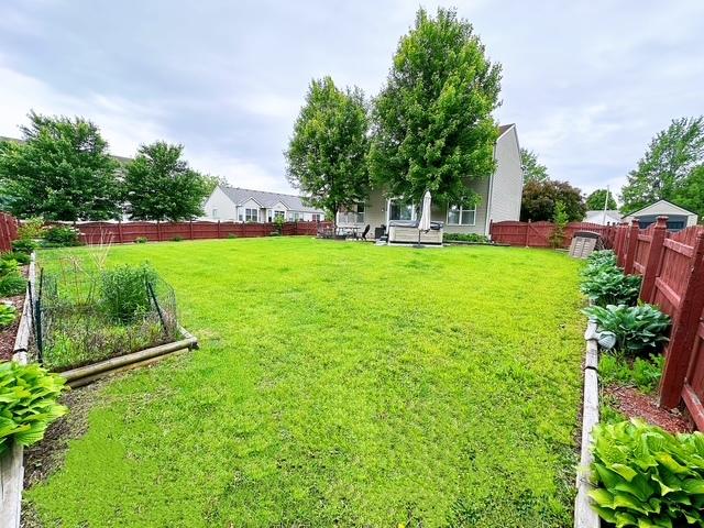 11319 Maplewood Dr, Plainfield, IL 60585 - view of yard with a garden