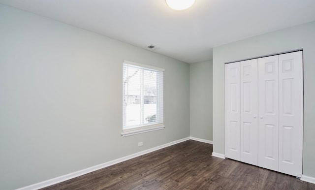 1547 Quaker Ln Unit 1547, Prospect Heights, IL 60070 - unfurnished bedroom with dark wood finished floors, baseboards, and a closet