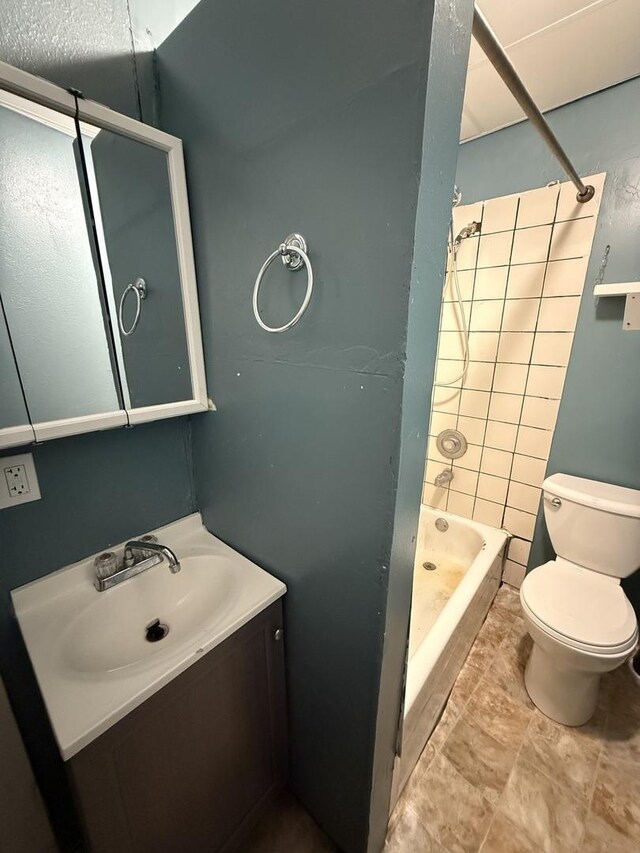119 S Washington St, Wilmington, IL 60481 - full bath featuring toilet, vanity, and tub / shower combination