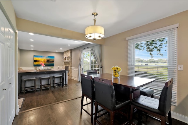 562 Revere Ave, Westmont, IL 60559 - dining space featuring dark wood finished floors and recessed lighting