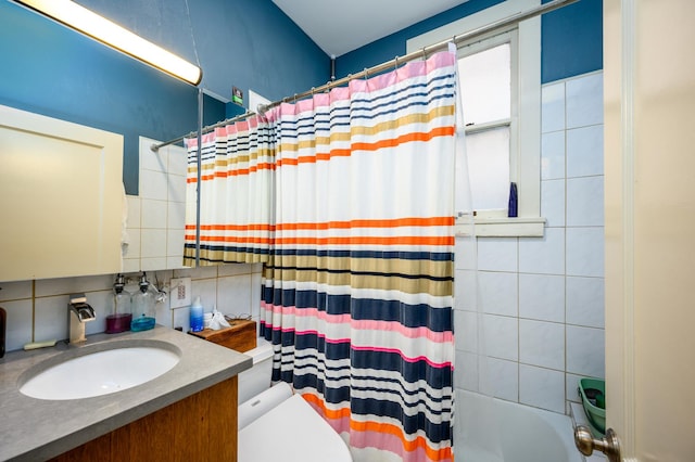 2002 W Huron St, Chicago, IL 60612 - full bath featuring vanity, shower / tub combo, backsplash, and tile walls