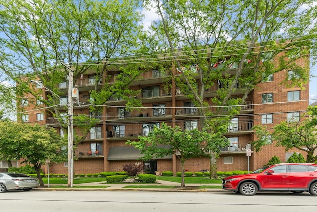 825 Center St Unit 302, Des Plaines, IL 60016 - view of apartment building / complex