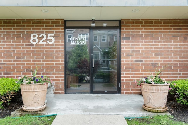 825 Center St Unit 302, Des Plaines, IL 60016 - property entrance with brick siding