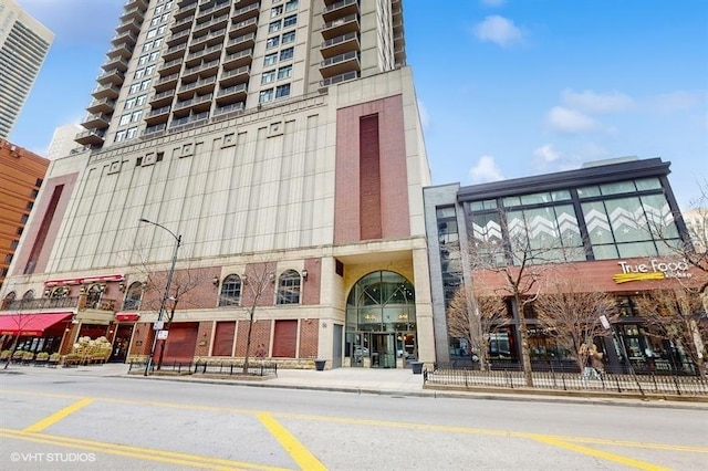 630 N State St Unit 2403, Chicago, IL 60654 - view of building exterior