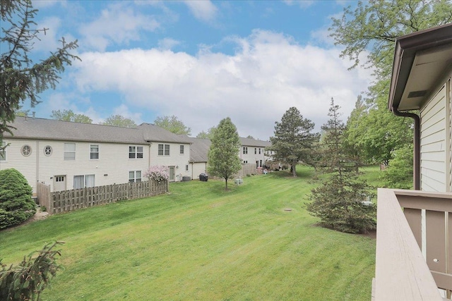 1611 W Partridge Ct Unit 8, Arlington Heights, IL 60004 - view of yard featuring a residential view