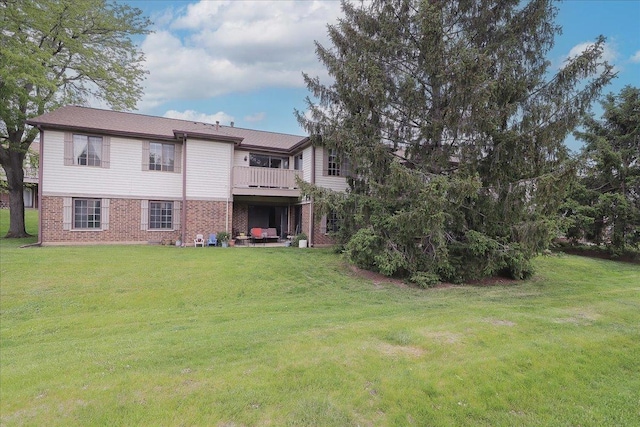 1611 W Partridge Ct Unit 8, Arlington Heights, IL 60004 - rear view of house with brick siding and a lawn