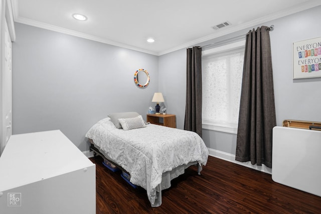 7525 Nantucket Dr Unit 109, Darien, IL 60561 - bedroom featuring wood finished floors, ornamental molding, recessed lighting, and baseboards